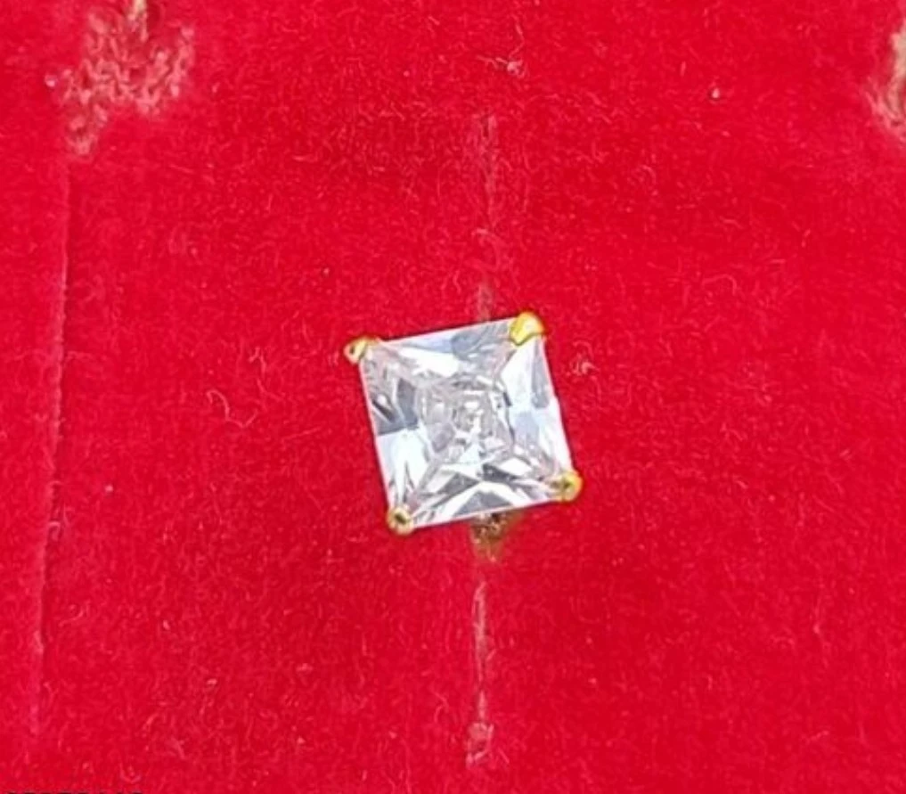 Beautiful Gold Plated Nose Pin CRYTAL ST...