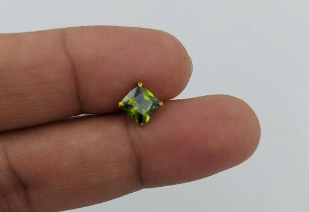 Beautiful Gold Plated Nose Pin CRYTAL ST...