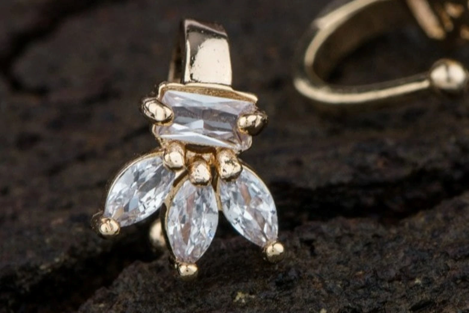 Round U-Shape Nose Ring with 7 Nuggets