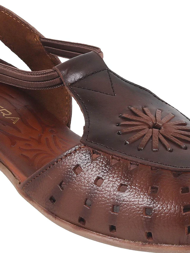 Modern Flat Close-Toe Everyday Sandal