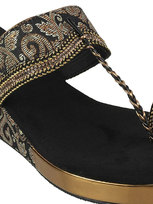 Womens Striking Short Heel Platform Formal Chappal