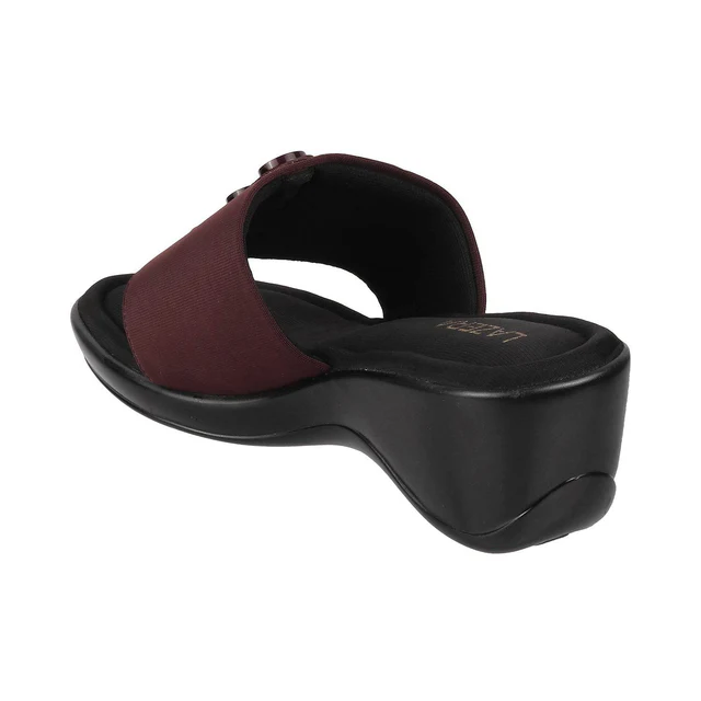 Womens Modé Chic Buttoned Wedges