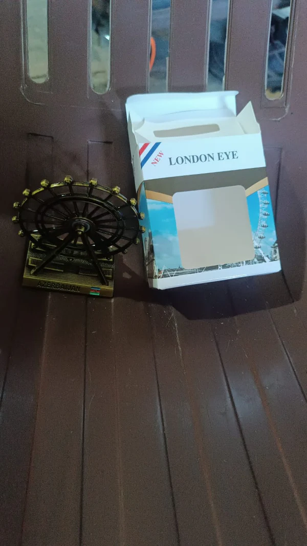 Metal Desktop Wheel Tower Table Decor Showpiece