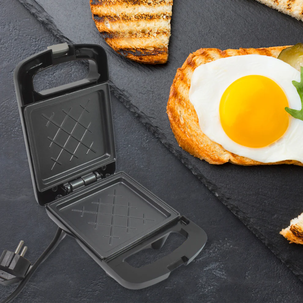 Electric Sandwich Maker with Non Stick Plates 500W