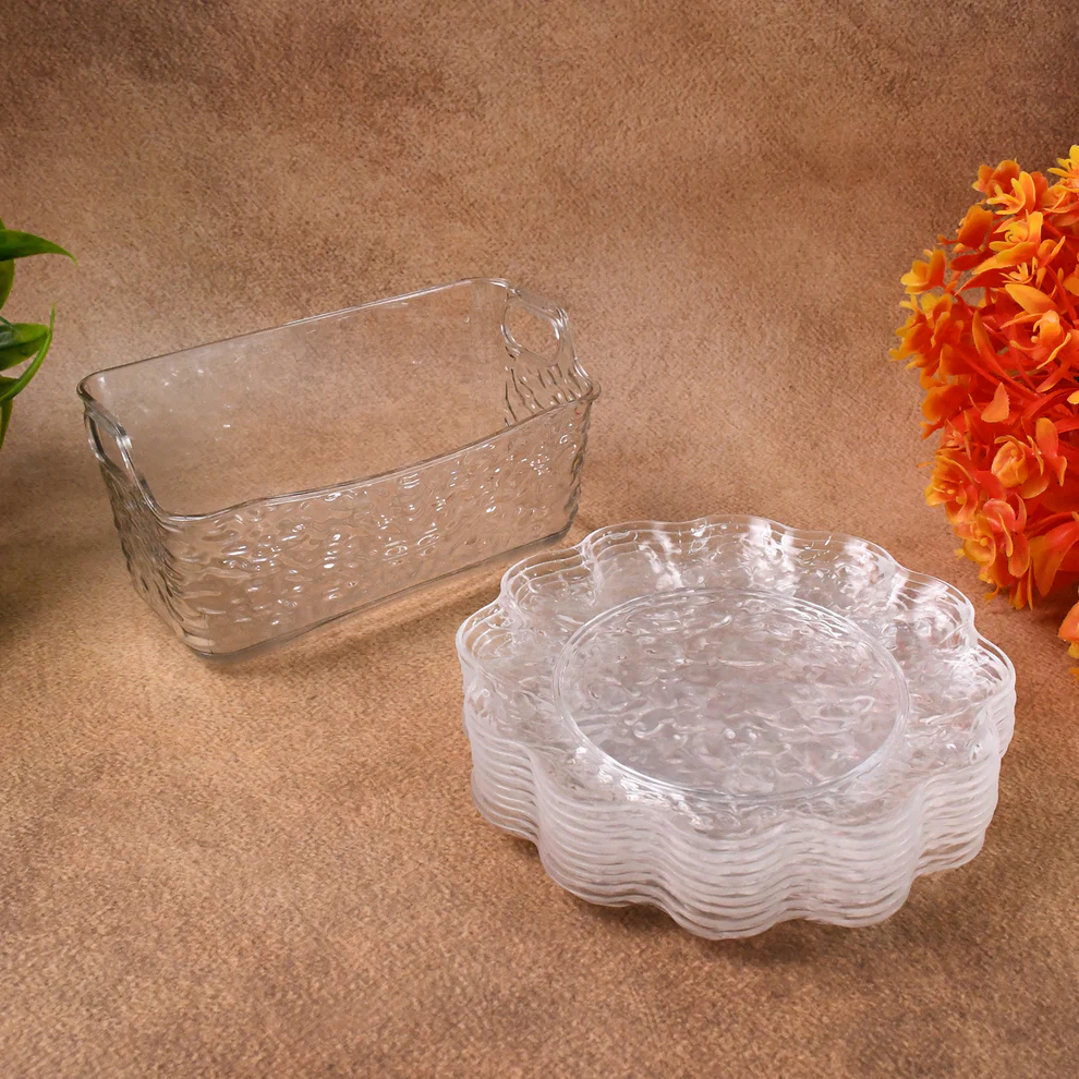 Plastic Flower Design Dinner Plates Set...
