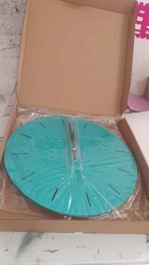 Contemporary Minimal Design Wall Clock