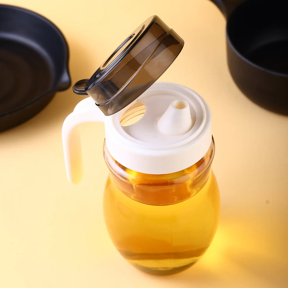 Plastic Oil Dispenser Bottle With Nozzle 650ml