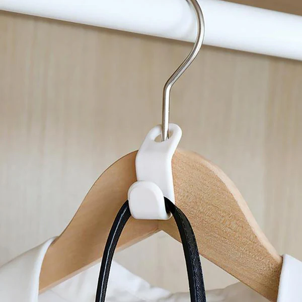 Plastic Clothes Hanger with Non Slip Pad Grip