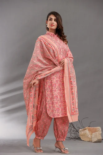 Peach Printed Kurti Pant Set with Dupatta for Stylish Women