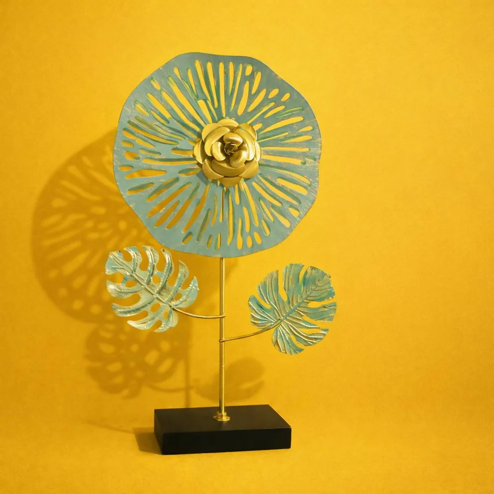 Modern Metal Flower Table Decor Showpiece for Home and Office