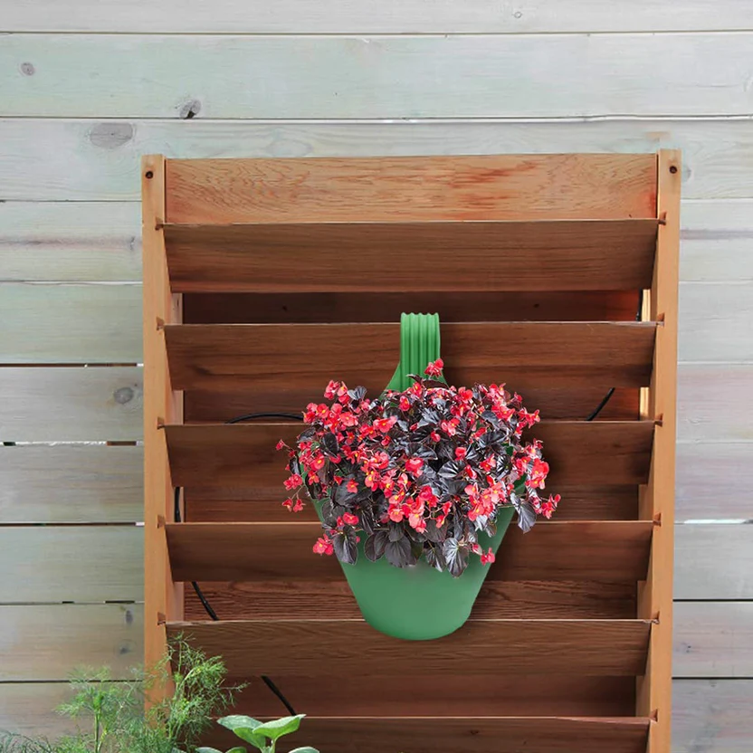 Hanging Planter Pot used for storing and holding plants and flowers in it and this is widely used in in all kinds of gardening and household places