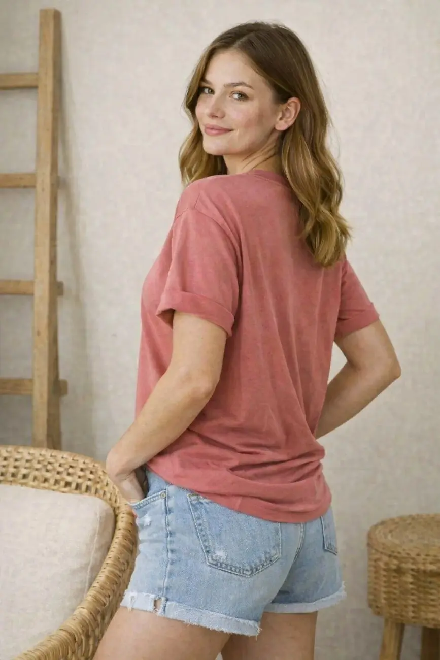Women’s Graphic Oversized T-Shirt – Casual Cotton Tee with Leaf Print