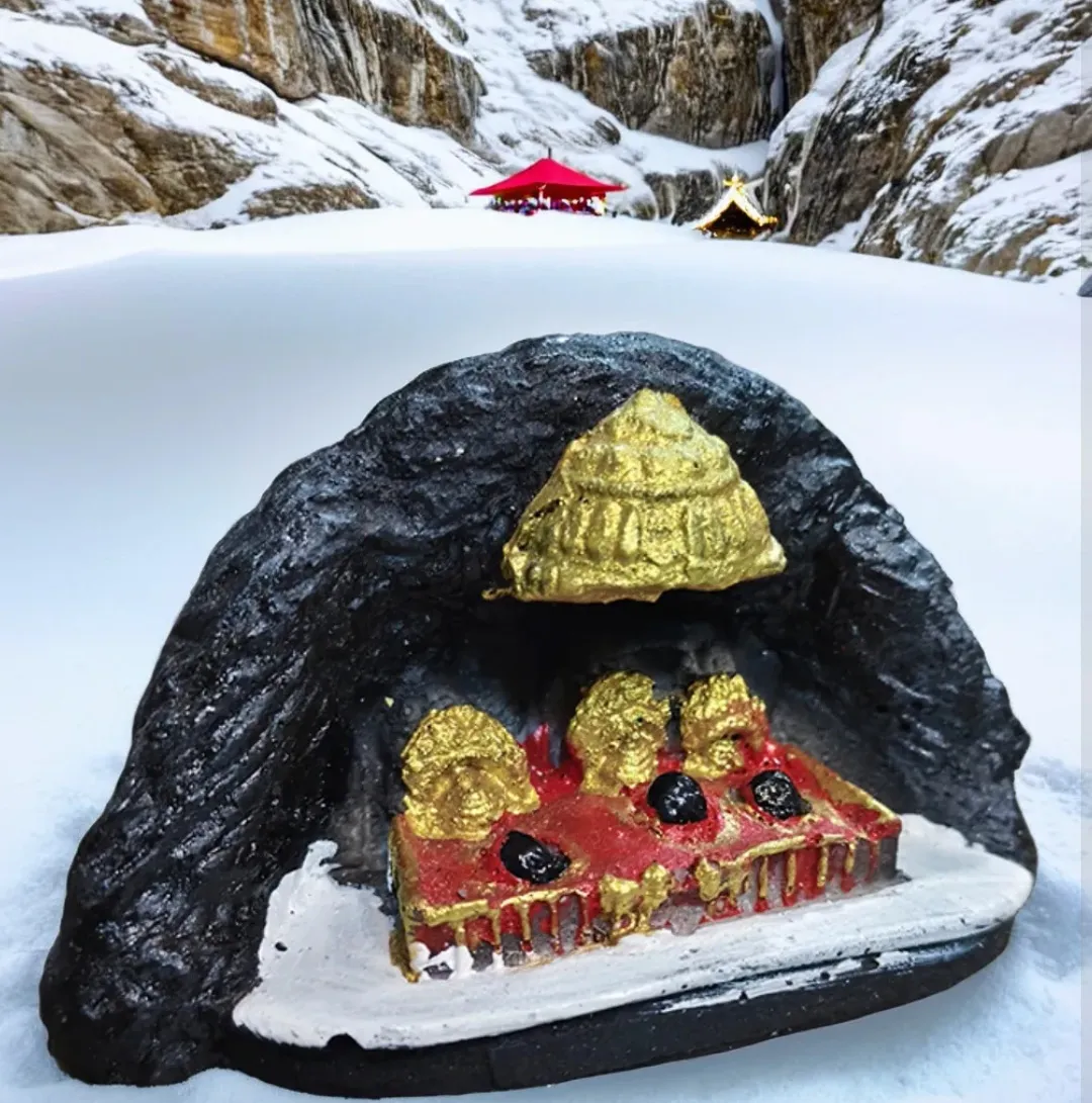 Shri Mata Vaishno Devi Cave Statue – Devotional Temple Showpiece