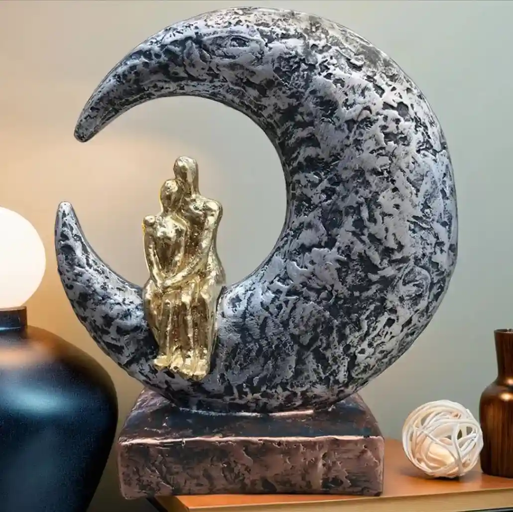 Romantic Couple Resin Statue – Modern Ho...