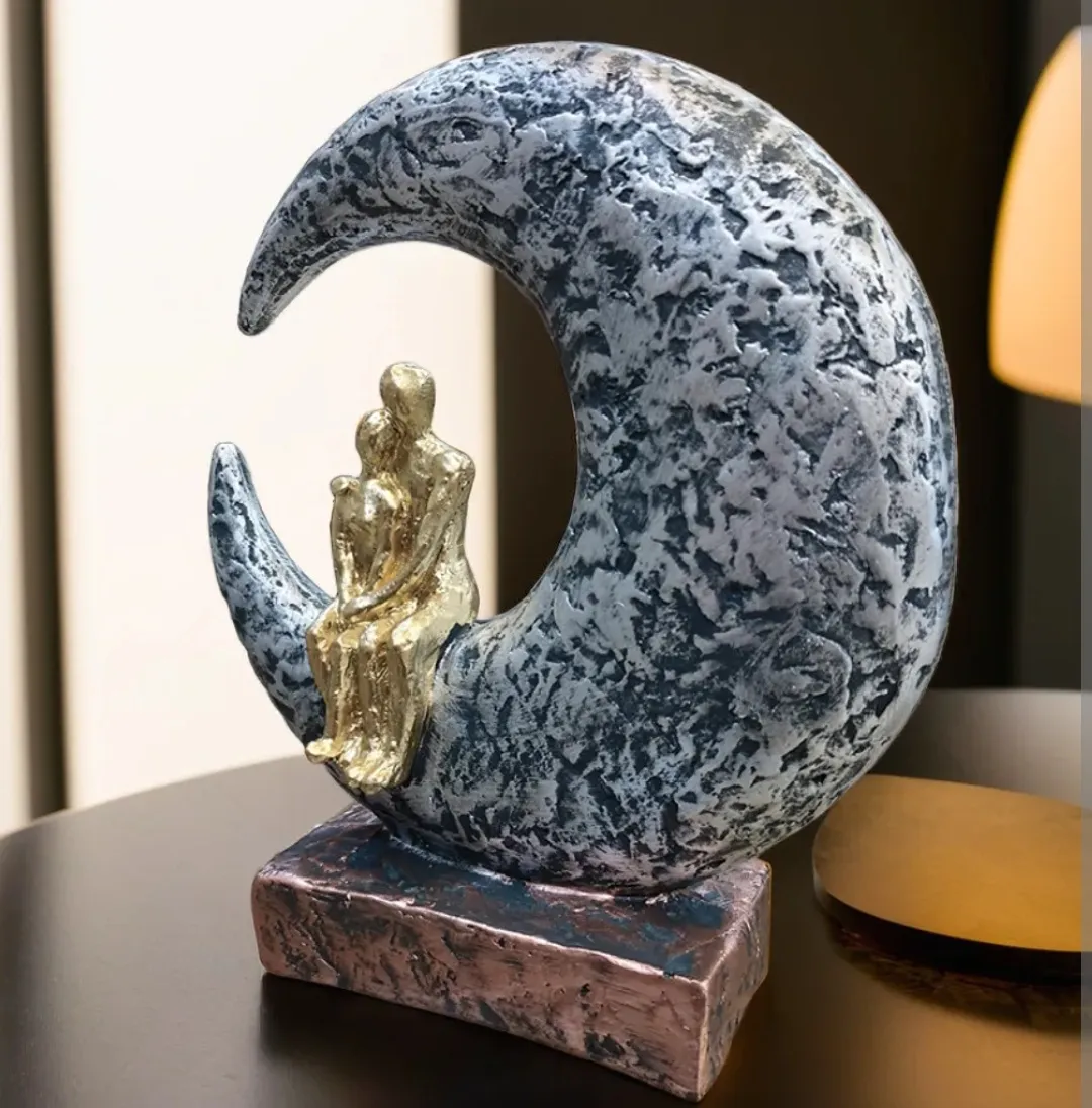 Romantic Couple Resin Statue – Modern Home Decor Accent