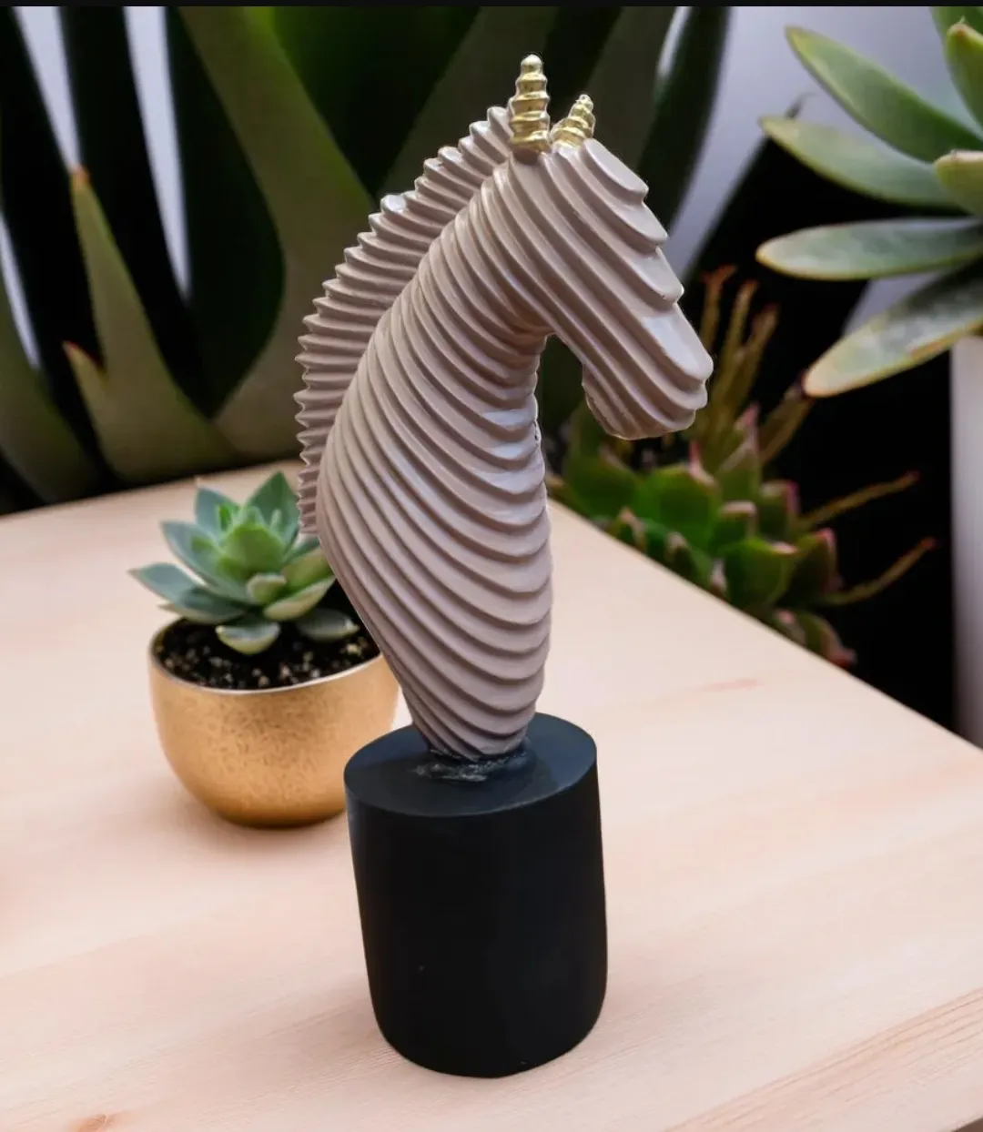 Modern Abstract Horse Head Resin Statue...