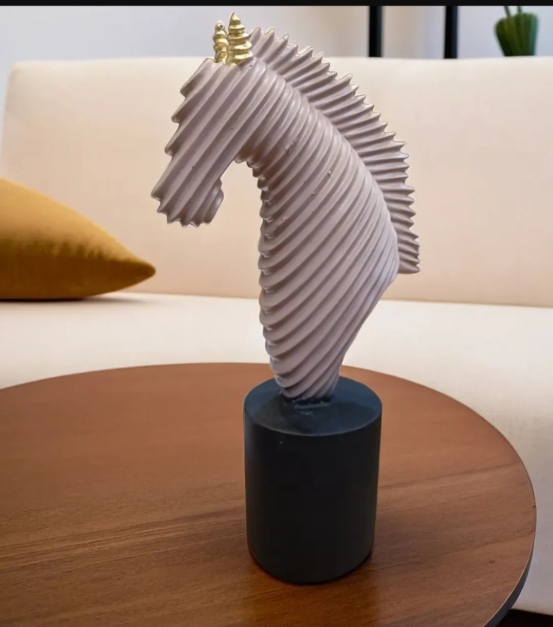 Modern Abstract Horse Head Resin Statue – Luxury Decor Showpiece