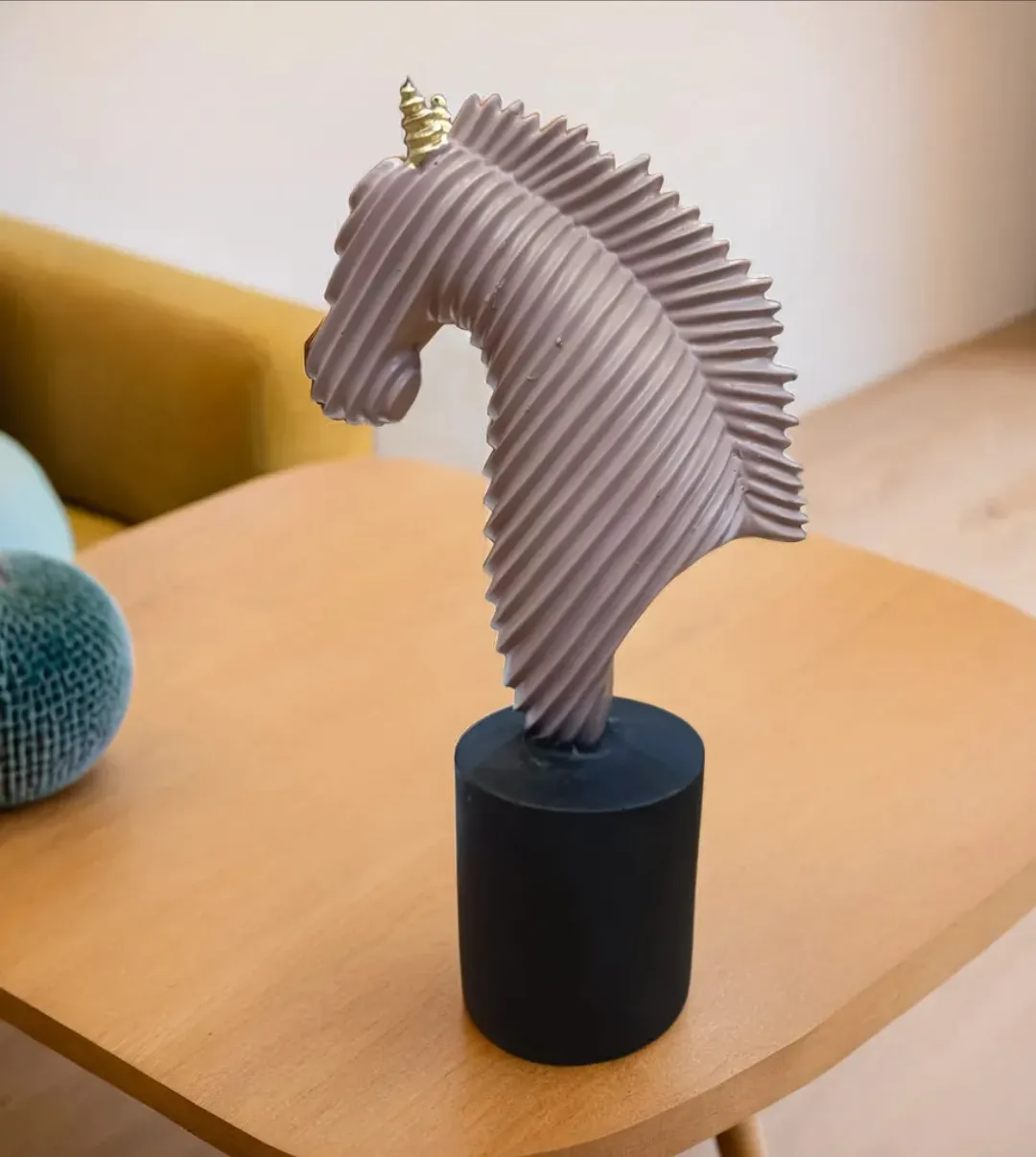 Modern Abstract Horse Head Resin Statue – Luxury Decor Showpiece