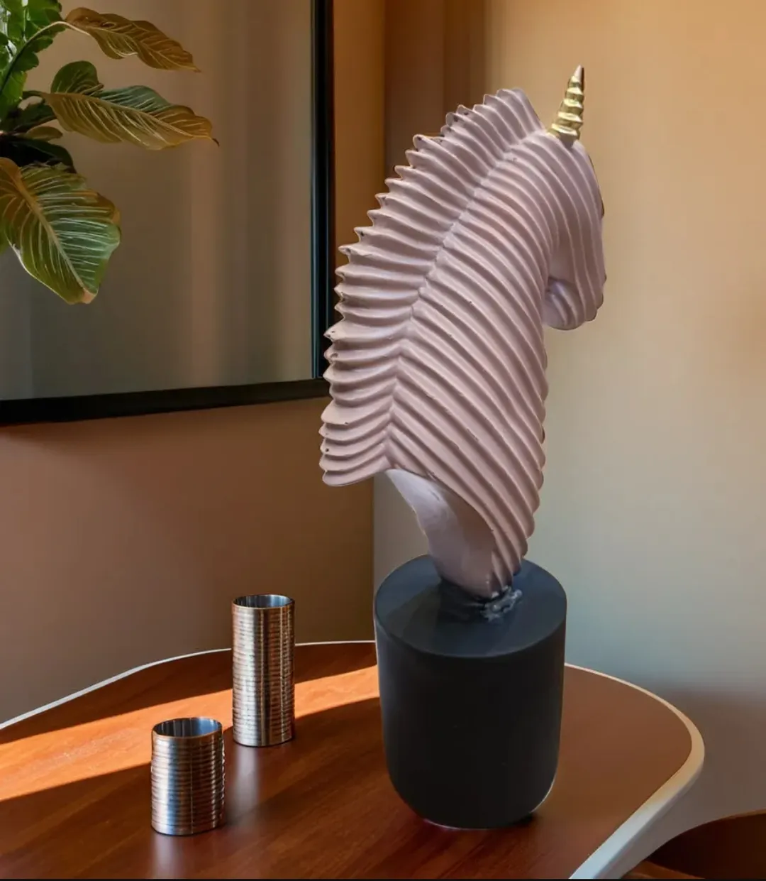 Modern Abstract Horse Head Resin Statue – Luxury Decor Showpiece