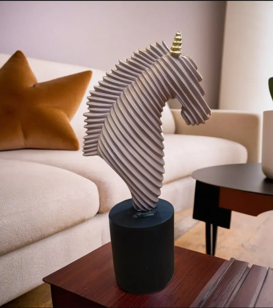 Modern Abstract Horse Head Resin Statue – Luxury Decor Showpiece
