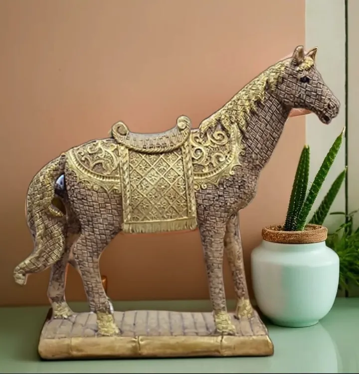 Decorative Horse Sculpture – Antique Fin...