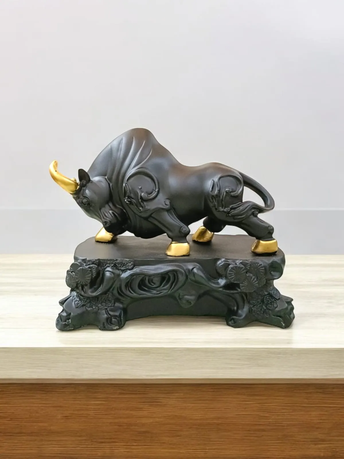 Black Bull Resin Showpiece | Premium Dec...