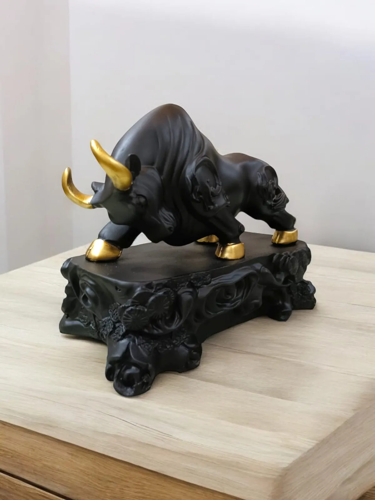 Black Bull Resin Showpiece | Premium Decorative Bull Statue | Modern Home & Office Table Decor | Lucky Bull Figurine for Living Room, Desk & Gifting