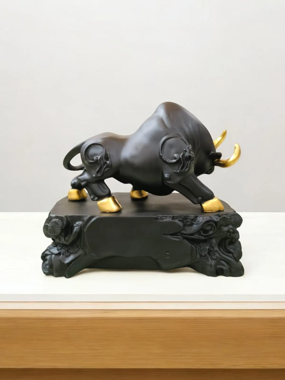 Black Bull Resin Showpiece | Premium Decorative Bull Statue | Modern Home & Office Table Decor | Lucky Bull Figurine for Living Room, Desk & Gifting