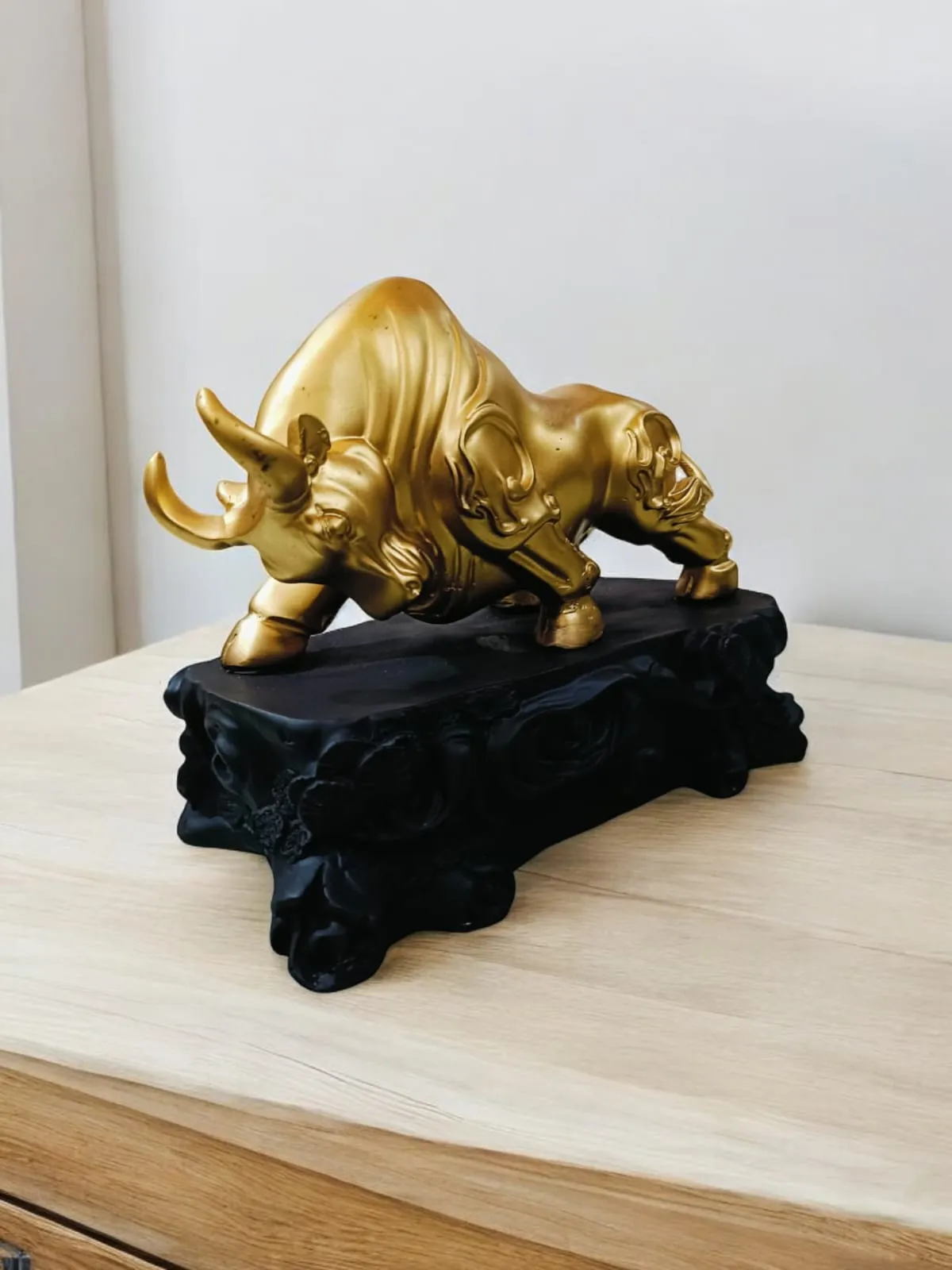 Black Bull Resin Showpiece | Premium Decorative Bull Statue | Modern Home & Office Table Decor | Lucky Bull Figurine for Living Room, Desk & Gifting