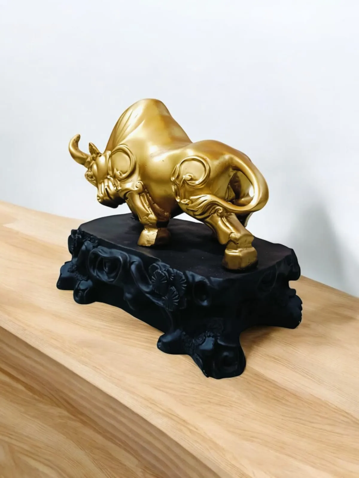 Black Bull Resin Showpiece | Premium Decorative Bull Statue | Modern Home & Office Table Decor | Lucky Bull Figurine for Living Room, Desk & Gifting