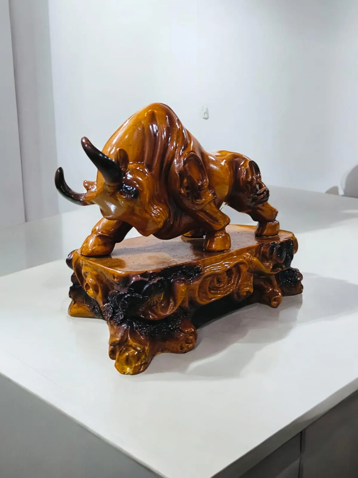 Black Bull Resin Showpiece | Premium Decorative Bull Statue | Modern Home & Office Table Decor | Lucky Bull Figurine for Living Room, Desk & Gifting