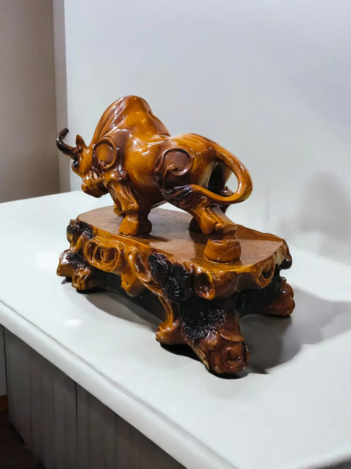 Black Bull Resin Showpiece | Premium Decorative Bull Statue | Modern Home & Office Table Decor | Lucky Bull Figurine for Living Room, Desk & Gifting