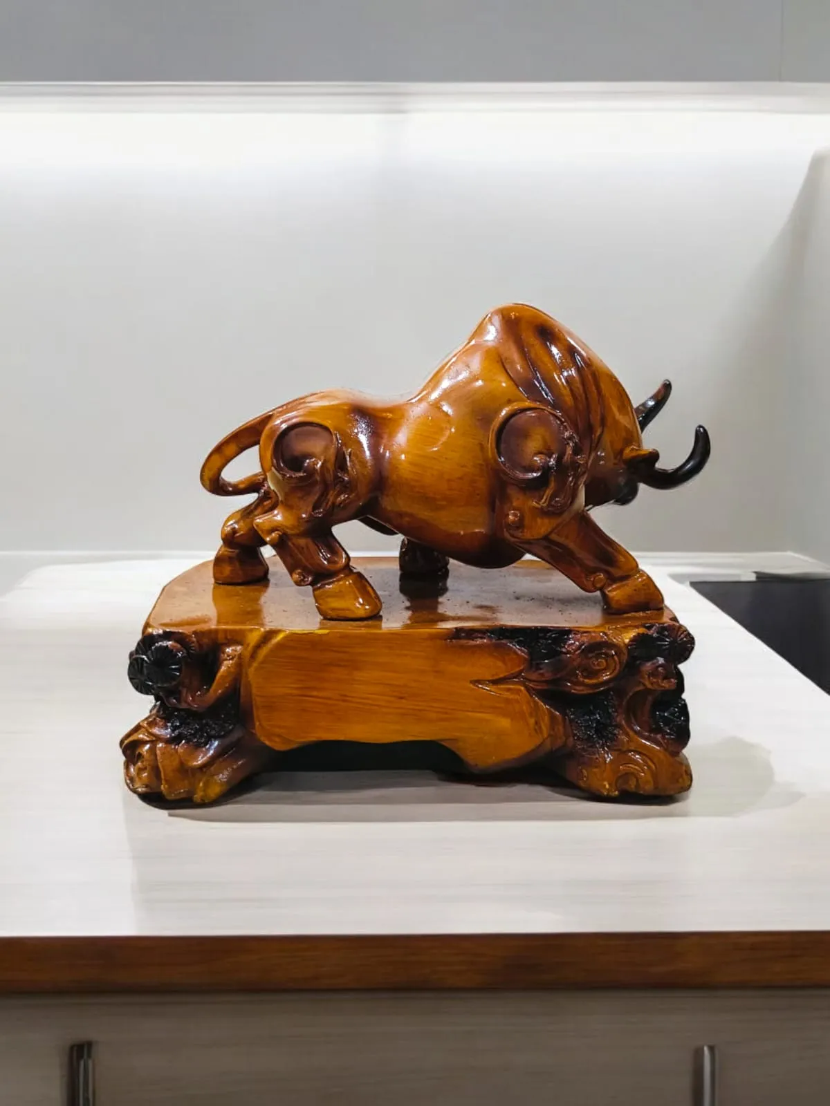 Black Bull Resin Showpiece | Premium Decorative Bull Statue | Modern Home & Office Table Decor | Lucky Bull Figurine for Living Room, Desk & Gifting