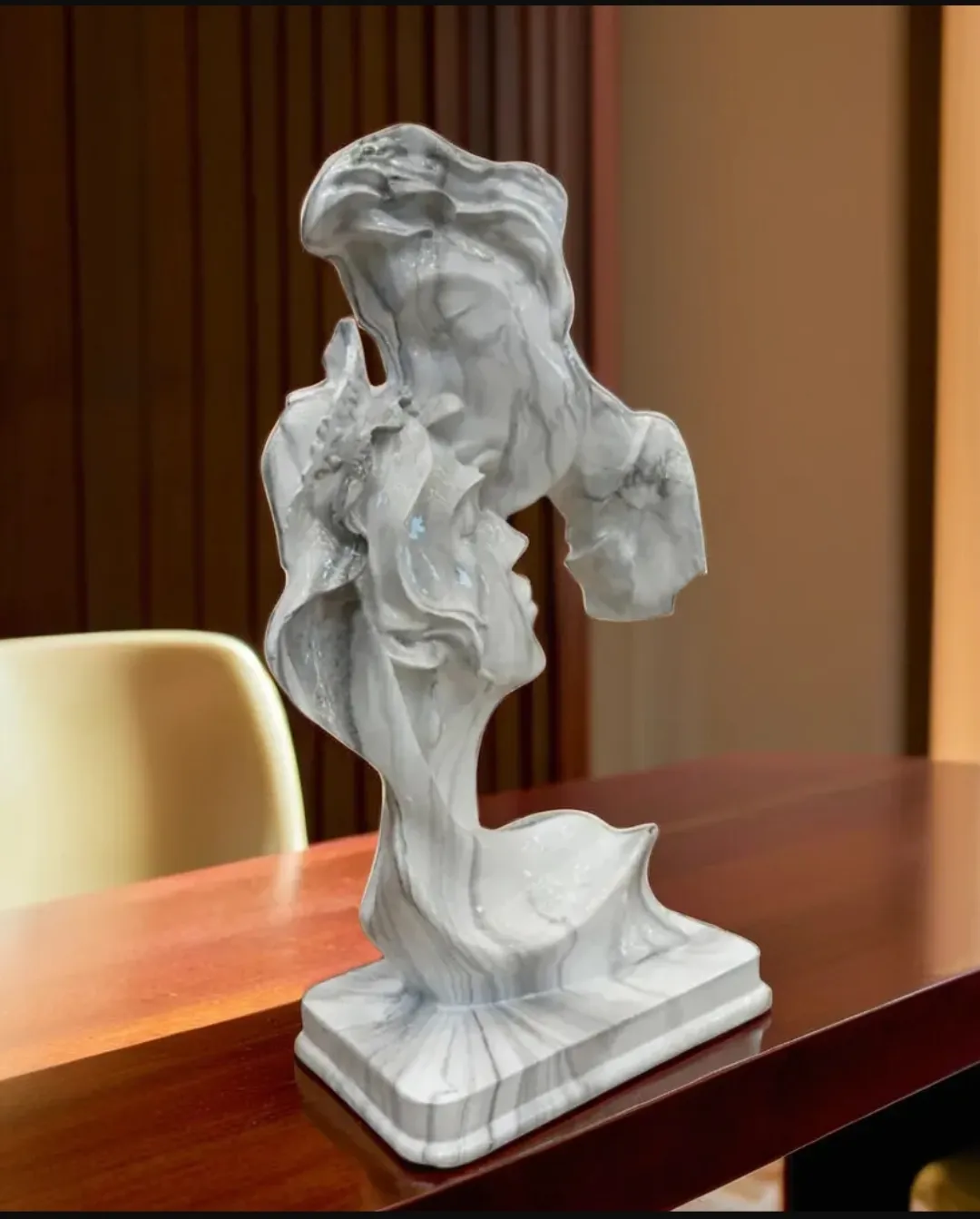 Elegant Golden Couple Showpiece on Marble Base – Luxury Romantic Home Décor Statue for Living Room, Bedroom & Gift