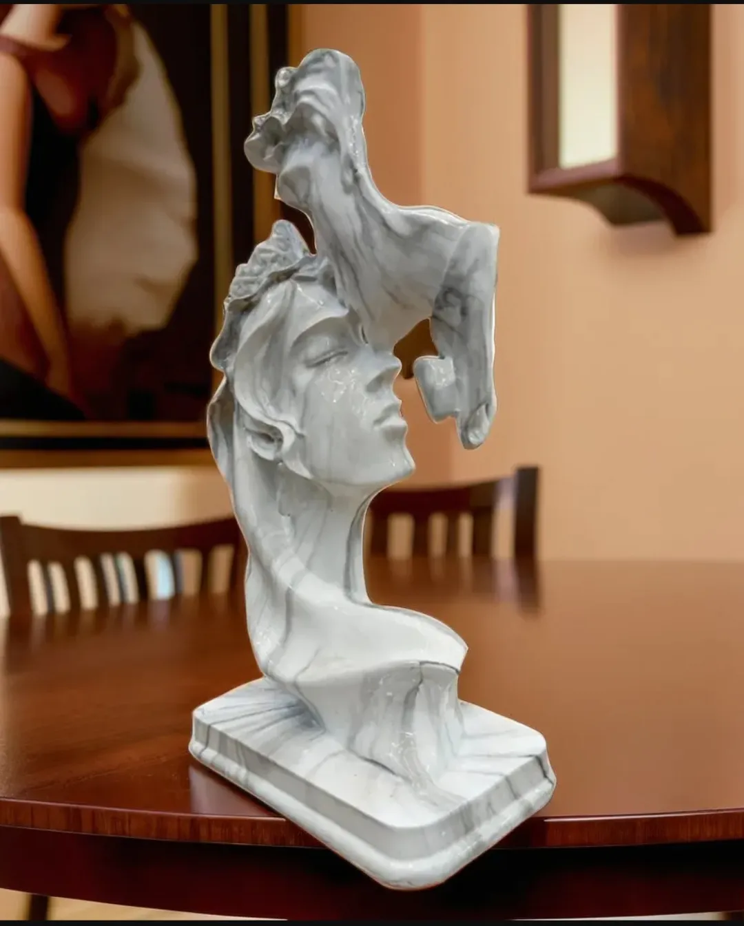 Elegant Golden Couple Showpiece on Marble Base – Luxury Romantic Home Décor Statue for Living Room, Bedroom & Gift