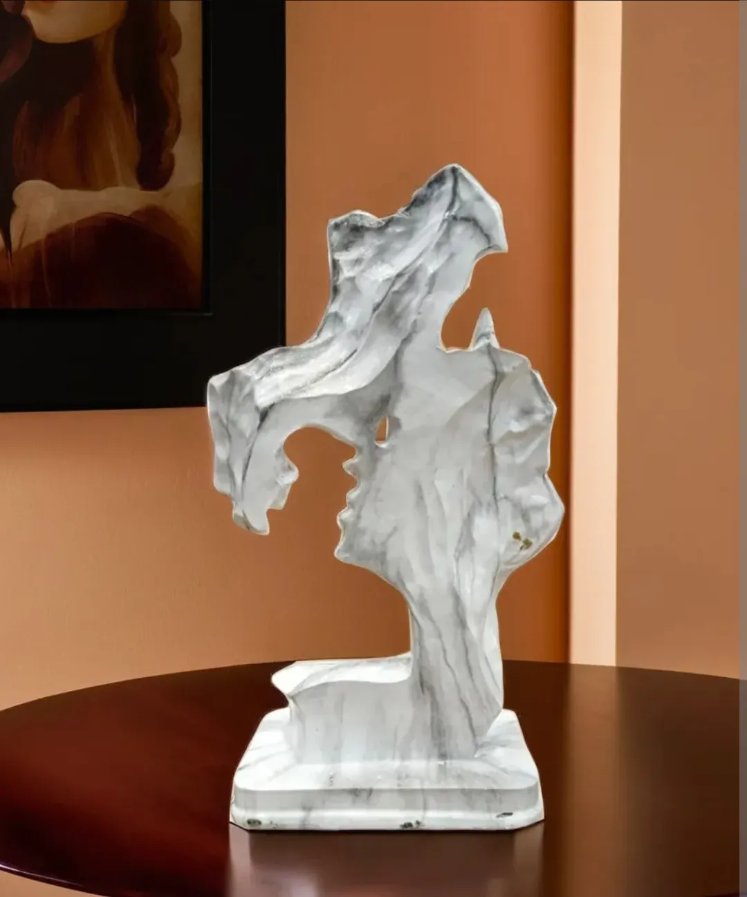 Elegant Golden Couple Showpiece on Marble Base – Luxury Romantic Home Décor Statue for Living Room, Bedroom & Gift