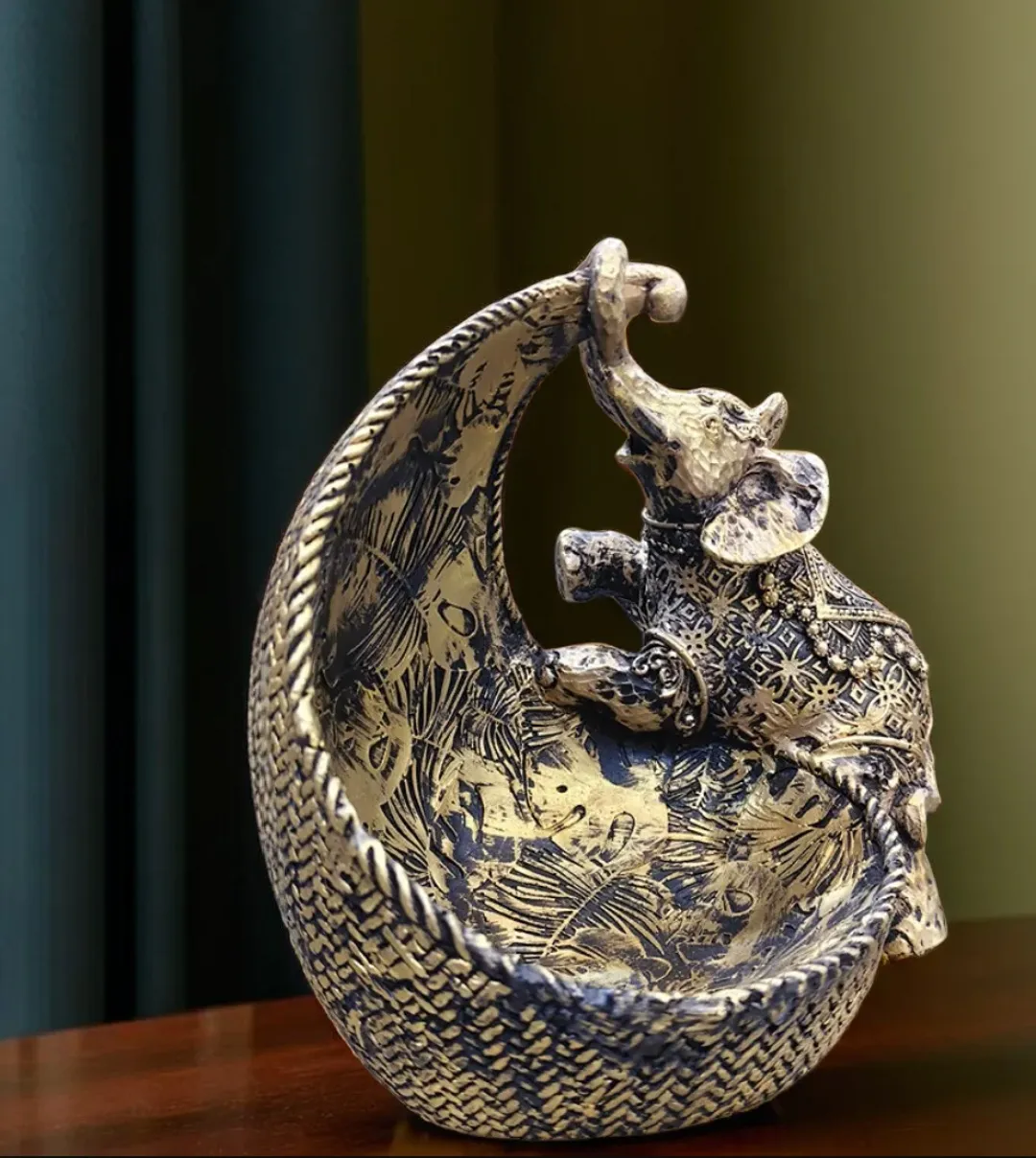 Premium Platter Elephant Resin Showpiece – Elegant Elephant Decorative Statue for Home, Office & Table Décor