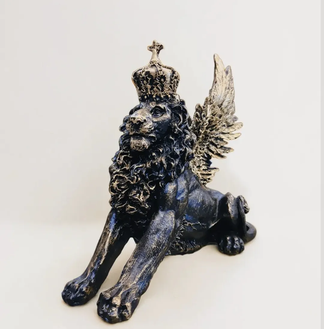 Royal King Resin Lion Showpiece | Decorative Animal Figurine for Home & Office Décor