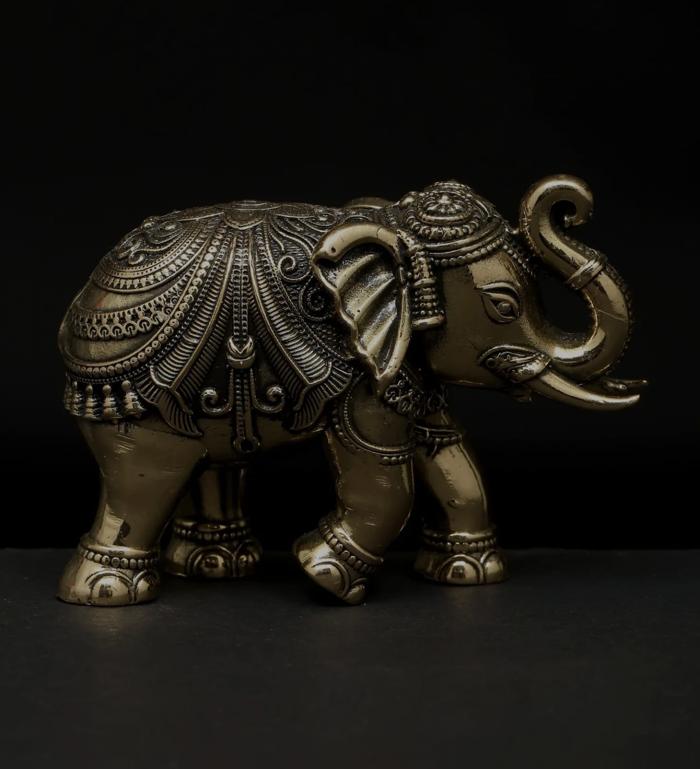 Brass Decorative Small  Elephant Statue – Antique Finish Lucky Elephant Showpiece for Home Décor, Office & Pooja