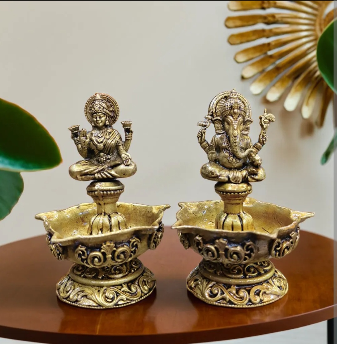 LG Brass Deepak – Traditional Brass Oil Lamp for Pooja, Home Temple, Diwali Décor & Spiritual Rituals | Antique Finish