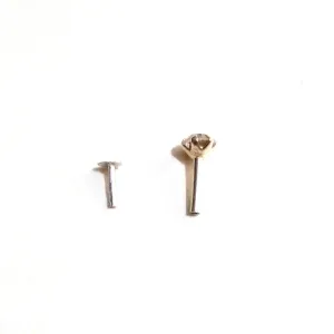 Elegant Nugget Nose Pin