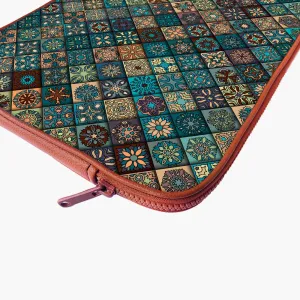"TRADITIONAL SYMBOLS" Laptop Sleeves:Bol...