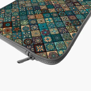 "TRADITIONAL SYMBOLS" Laptop Sleeves:Bol...