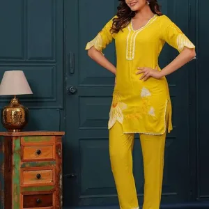 Women's Cotton Floral Printed Short Straight Kurti with Pant