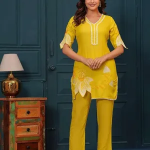 Women's Cotton Floral Printed Short Straight Kurti with Pant