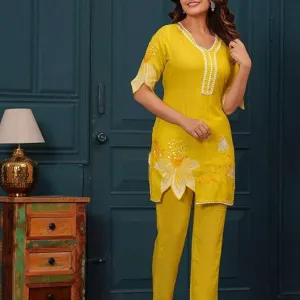 Women's Cotton Floral Printed Short Straight Kurti with Pant