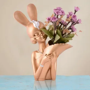 Stylish Flower Vase Showpiece to Brighte...