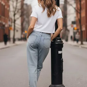 THE MOMENTUM CROP TEE