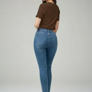 GRAPHIC PRINTED REGULAR T-SHIRT