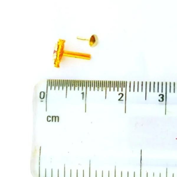 Nose Pin with 7 Nug & Red Nug Accent – Elegant Design